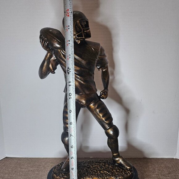 Pro Football Player Quarterback Statue Polystone 17" - Picture 8 of 10